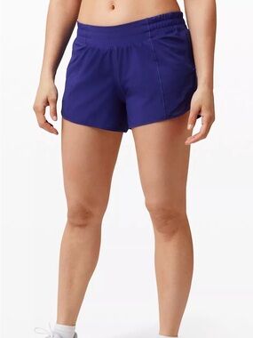 Lululemon Hotty Hot 4” low rise shorts